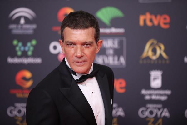 Antonio Banderas a fost infectat cu coronavirus. Actorul aniversează 60 de ani în carantină
