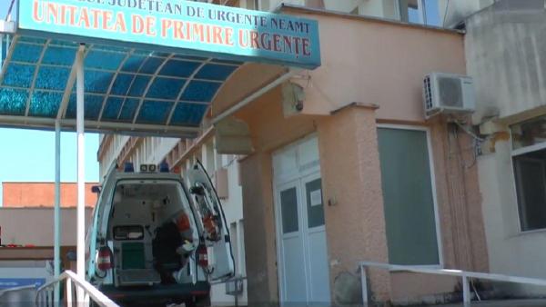 Tânăra din Neamț salvată din mâinile fostului iubit se roagă ca binefăcătorul ei să scape cu viață.