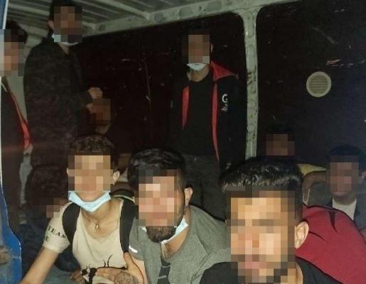 Migranți abandonați pe autostradă, la Timiș, de șoferul unui microbuz