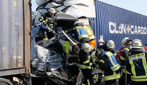 Șoferul român de TIR care a ucis 4 gălățeni, în Germania, identificat. Are 33 de ani, e în comă