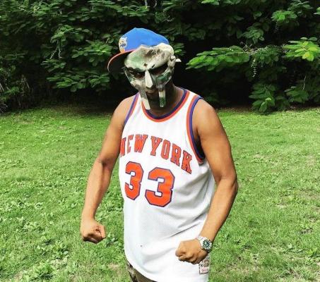 Rapperul MF Doom apărea întotdeauna pe scenă cu fața acoperită