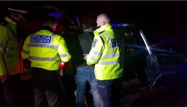 Șofer amendat de patru ori și dus în cătușe la secția de poliție, la Iași, în noaptea de Revelion