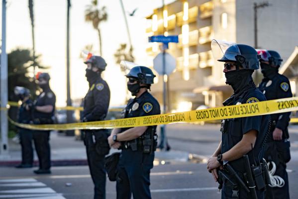 Cei mai ghinionişti hoţi din lume: Au crezut că vor da lovitura vieţii lor, dau au sunat la poliţie, chiar în timpul jafului