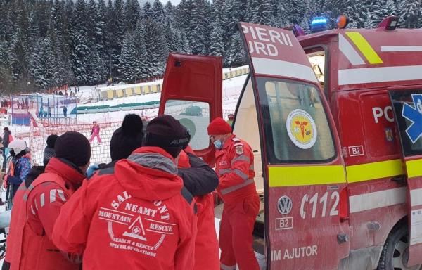 Un copil și un adult, grav răniți la săniuș, pe o pârtie din Durău