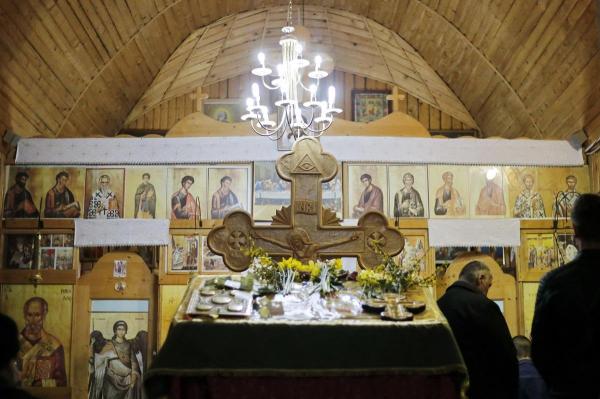 Preoţii prinşi că "citesc viitorul" riscă să fie daţi afară din Biserică