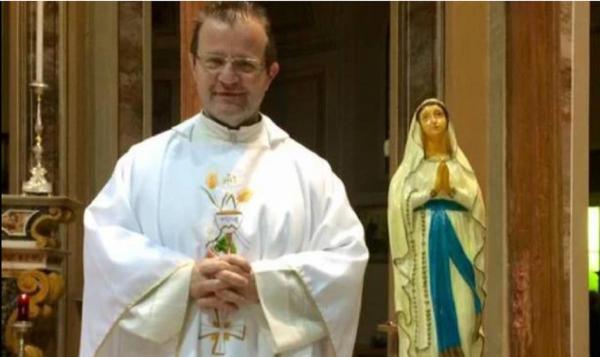 Românii l-au ameninţat pe părinte că îi vor da foc la casă