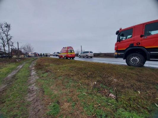 Una dintre victimele accidentului din Ialomiţa a fost transportată la spital