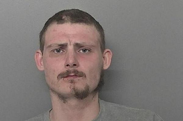 Mai mulţi bărbaţi i-au furat lucrurile unei călugăriţe de 85 de ani