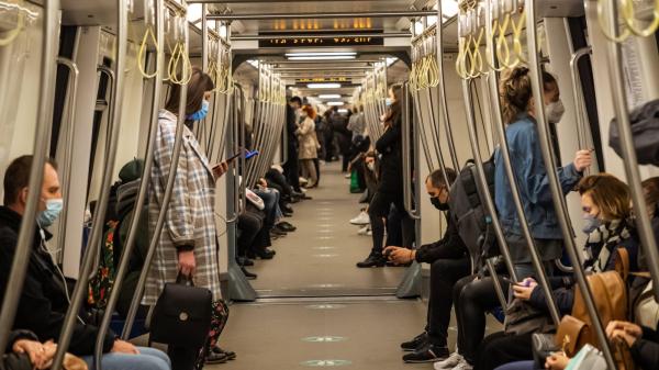 Călători în metroul bucureştean