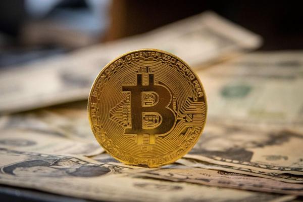 Bitcoin se apropie de un nivel record. Cât a ajuns să valoreze criptomoneda