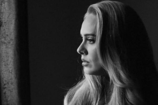 Adele a revenit în forţă după şase ani de pauză