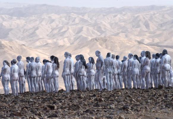 Pictorial nud la Marea Moartă