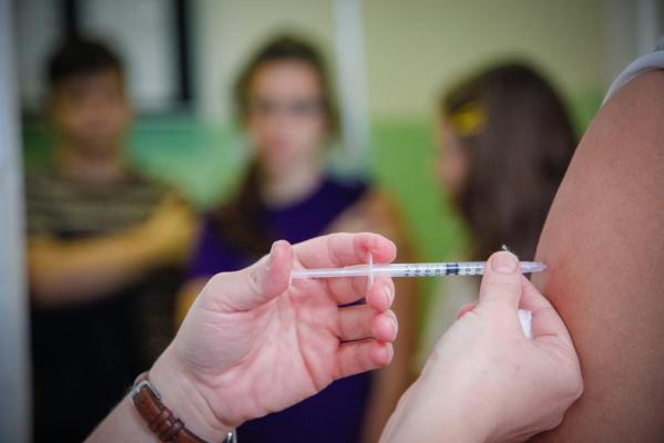 Profesoara îşi îndemna elevii să nu se vaccineze