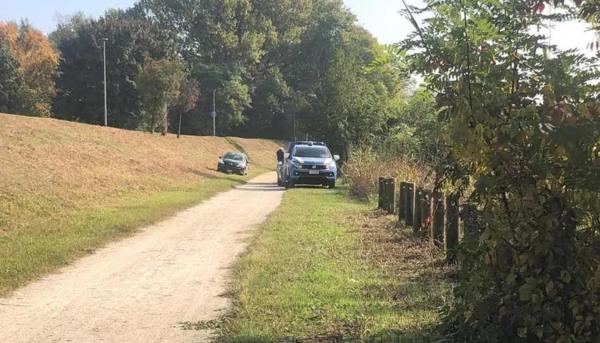 Tânără româncă dispărută de câteva zile în Italia, găsită moartă. Trupul fetei era întins pe iarbă, sub un copac