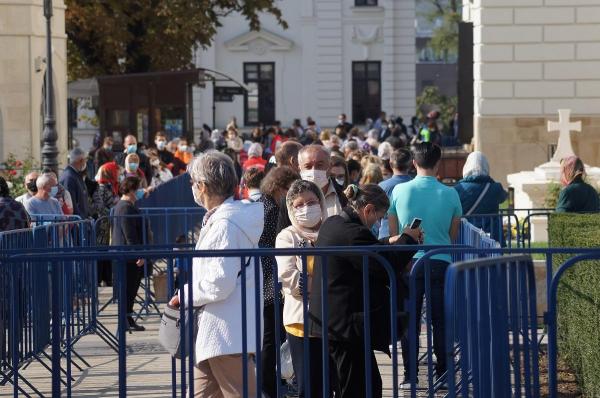 Medic chirurg, apel disperat: "Se moare la greu prin țară, opriți slujbele în biserici"