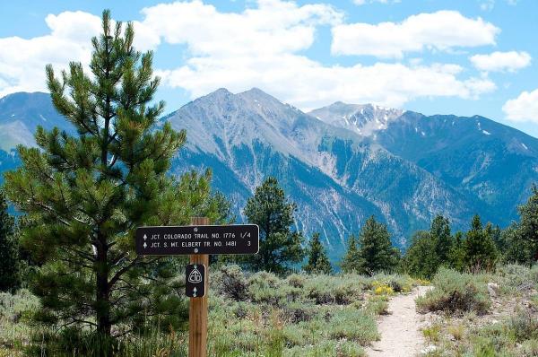 Un bărbat, care a rătăcit singur pe munte aproape o zi, a ignorat apelurile echipelor de salvare pentru că nu a recunoscut numărul