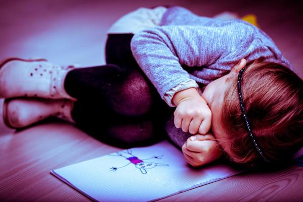 Fetiţa a fost violată de bunicul vitreg