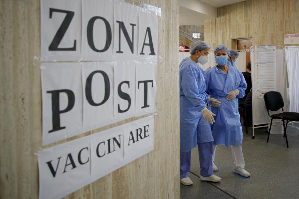 medici la Maratonul Vaccinării