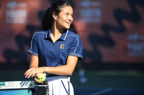 Emma Răducanu a primit un cadou special din partea organizatorilor Transylvania Open după ce a fost eliminată din turneu - VIDEO