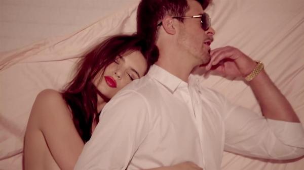 Emily Ratajkowski îl acuză pe Robin Thicke că a hărţuit-o la filmările pentru videoclipul "Blurred Lines"