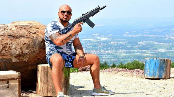 Un afgan deportat din Germania ameninţă poliţia: "Am 100 de oameni, sunt pregătiţi pentru orice". Clipul postat pe internet a stârnit panică: "Agonie pentru familiile agenţilor"