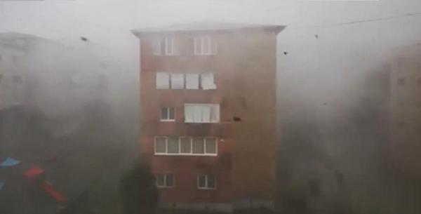 ANM a emis un cod portocaliu de ploi și vijelii puternice. Meteorologii anunță rafale de peste 90 km/oră în Caraș-Severin