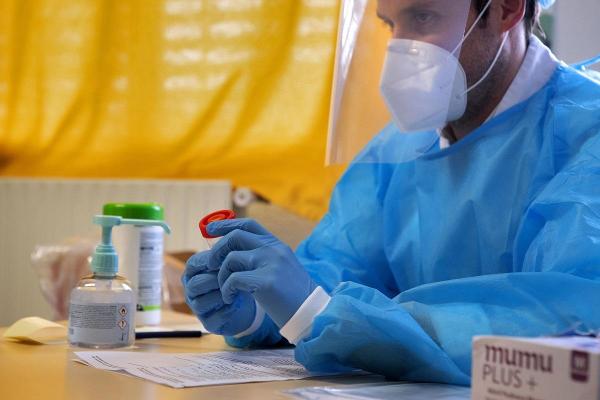 Testare rapidă cu salivă