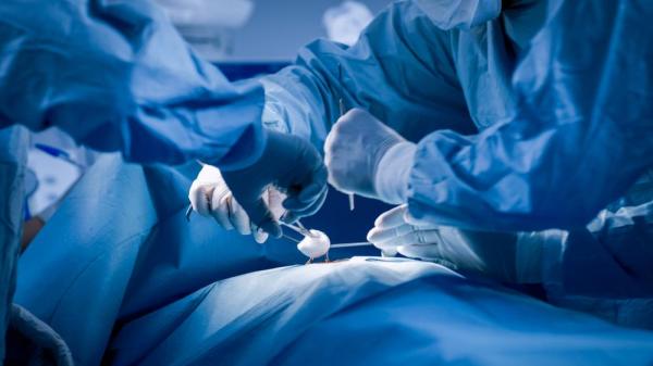 Un medic neurochirurg din Deva, acuzat că a operat greşit un pacient. Familia a aflat din presă