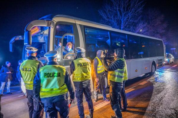 Germanii ar putea fi obligaţi, în curând, să prezinte un test negativ, dovada vaccinării sau trecerii prin boală pentru a călători cu mijloacele de transport în comun