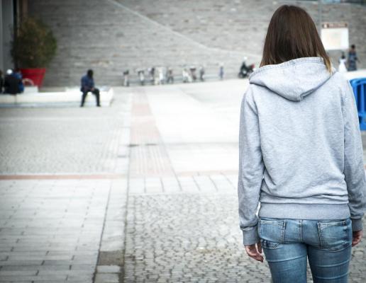 Adolescenta a fost bătută cu bestialitate de alte trei fete