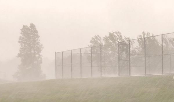 Coduri galben și portocaliu de ploi torențiale și vijelii puternice, emise de ANM. Vreme severă în 11 județe