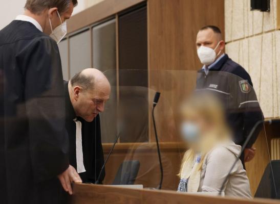 O mamă care și-a ucis 5 copii, după ce a văzut o poză a soțului ei cu o altă femeie, a primit închisoare pe viață în Germania