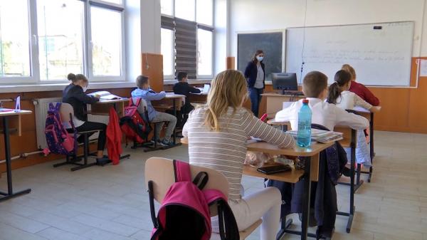 Ministrul Educației: Prag de vaccinare de 60% pentru ca elevii să revină în clase | Lista școlilor din Bucureşti și 17 județe