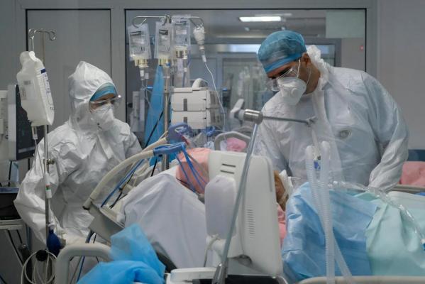 Psiholog, despre pacienţii cu COVID-19: "Se simt îngrijoraţi, simt că pierd controlul, se panichează că nu ştiu ce îi aşteaptă"