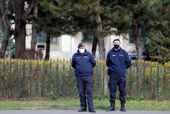 O femeie din Galați, dată în urmărire națională, a fost prinsă pentru că nu avea mască de protecție