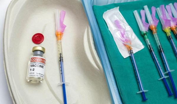 Mai mulţi antivaccinişti greci au plătit câte 400 de euro pentru a fi vaccinaţi cu apă. Medicii au administrat serul real: cum pot fi daţi în judecată acum