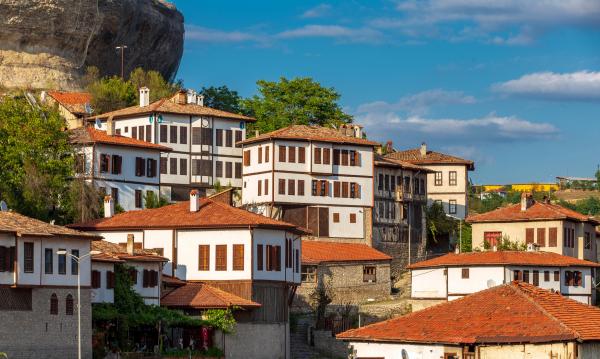 Străinii cumpără case în Turcia, profitând de prăbușirea lirei
