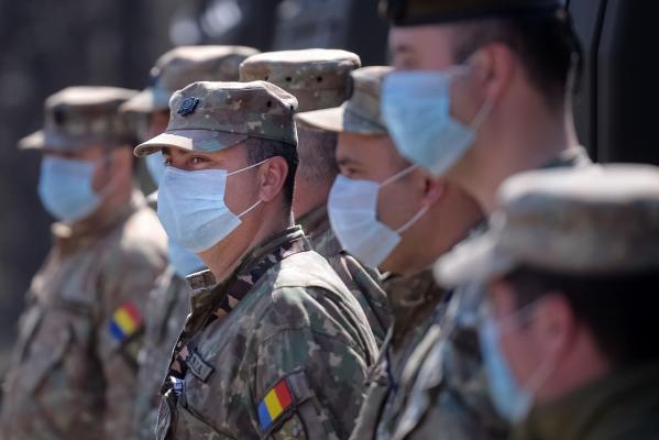 militari români