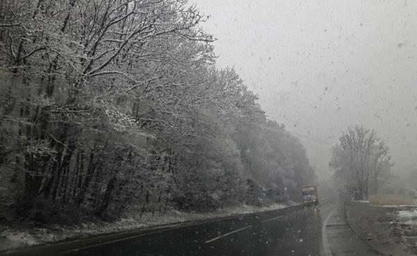 Alertă meteo de vreme severă în toată țara. Poi, lapoviță și ninsori până sâmbătă