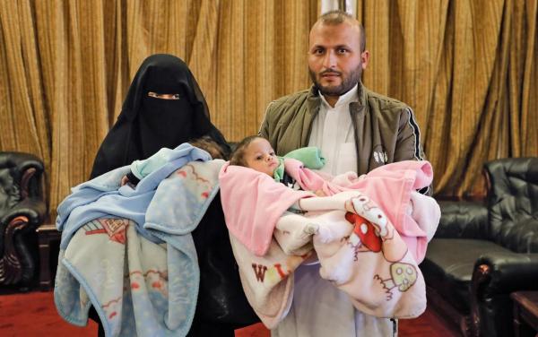 Cei doi copii s-au întors în Yemen cu un zbor privat
