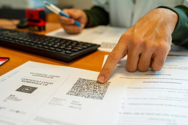 Franța: Peste 182.000 de certificate COVID false au fost descoperite în ultimele 6 luni