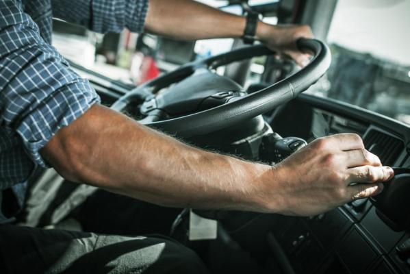 Şofer român de TIR a murit, după ce s-a prăbuşit pe asfalt imediat după o cursă în Italia. Victor avea 46 de ani şi era tatăl unui copil