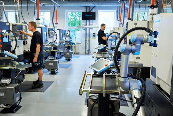 (P) Roboții industriali - risc scăzut de accidente, productivitate crescută