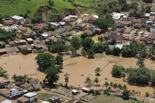 Fotografie realizată pe 12 decembrie 2021: O zonă inundată în Itamaraju, în sudul statului Bahia, după ploile abundente