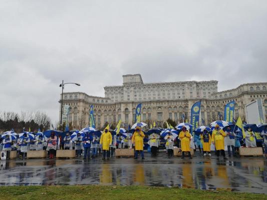 Angajaţii din Sănătate ies marţi în stradă, nemulţumiţi că nu au fost plătiţi. Proteste anunţate şi în spitale