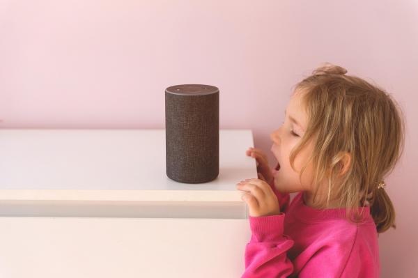 Alexa "a provocat" o fetiță să bage o monedă în priză. Reacția Amazon în urma incidentului