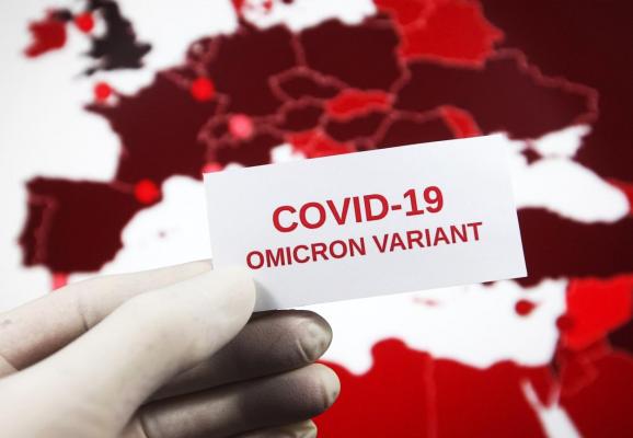 Covid: Omicron poate anula imunitatea naturală dobândită în urma trecerii prin boală. Riscul de reinfectare este de 3 ori mai mare