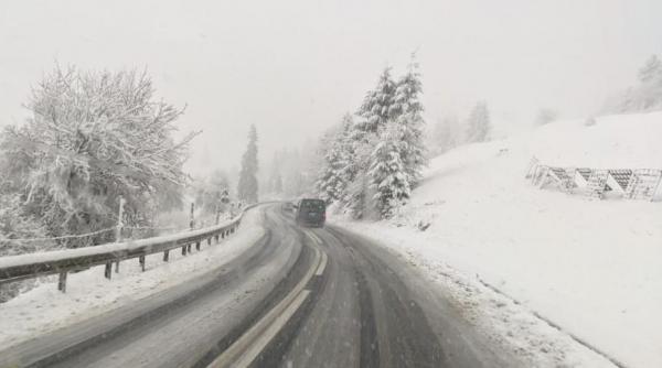 Alertă meteo de ploi, vânt puternic și polei în aproape toată țara. ANM anunță ninsori și strat nou de zăpadă la munte