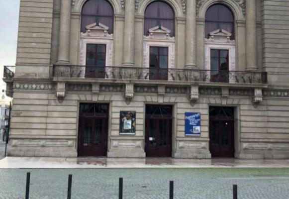 Teatrul Maghiar din Cluj-Napoca a fost spart de hoţi. Persoane necunoscute au furat bani dintr-un fişet