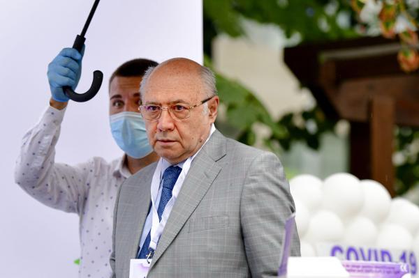 Irinel Popescu este supranumit părintele transplantului hepatic în România